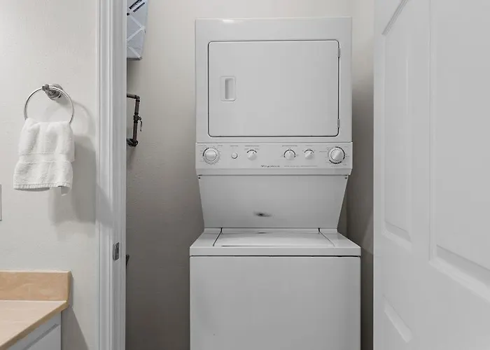Spinnaker Pointe 2a *